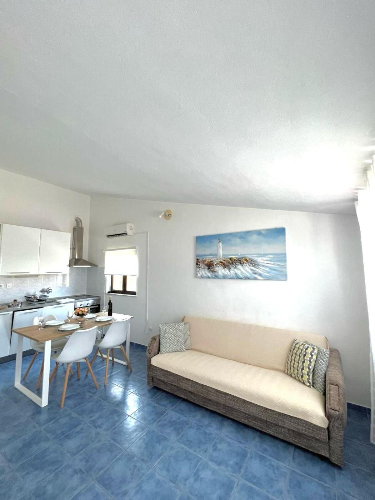 Apartments Ema Sali Eksteriør bilde
