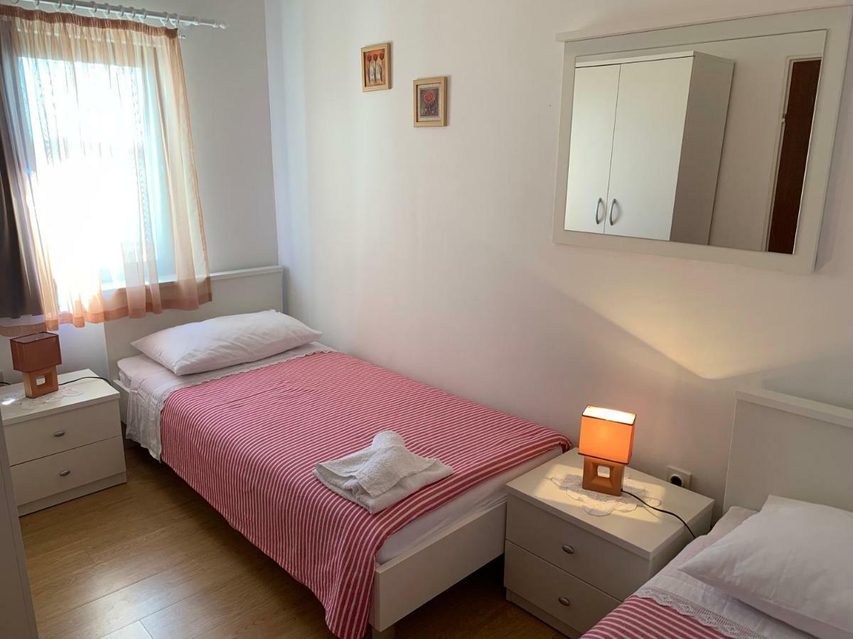 Apartments Ema Sali Eksteriør bilde